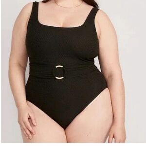 NWT Old Navy belted crochet one-piece swimsuit. Black size 2X